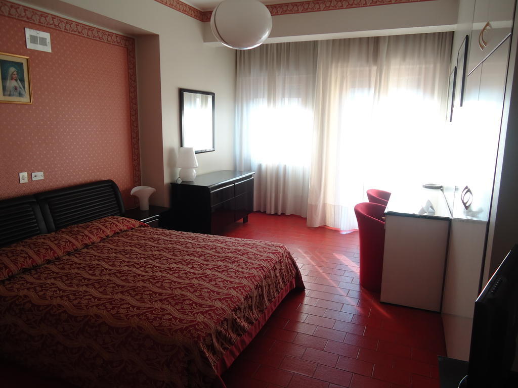Hotel Ristorante Mommo Polistena Zimmer foto